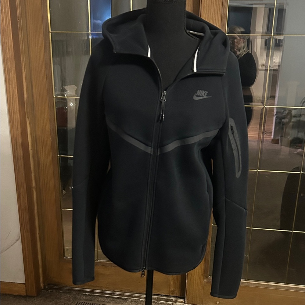Black Nike Tech
